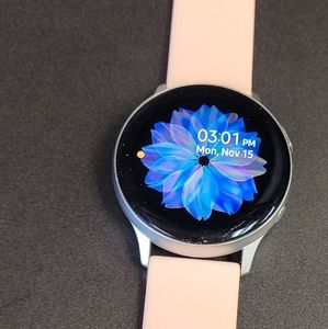 Galaxy Active 2 Smartwatch 40mm with 2 charging cables & 10 extra bands 💚❤🤍💙